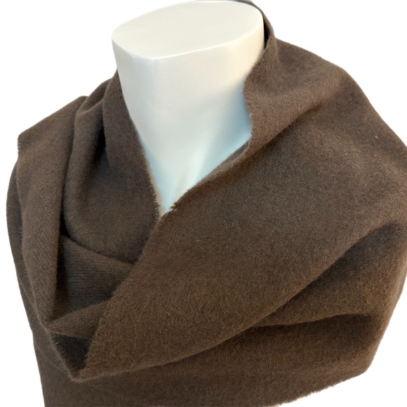 Johnstons of Elgin Scottish Lambswool Scarf 🇬🇧 – Chocolate Brown - 11.5" x 55" - Picture 5 of 10